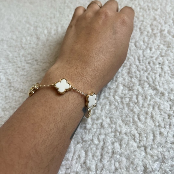 Jewelry - Elegant Gold and White Clover Bracelet